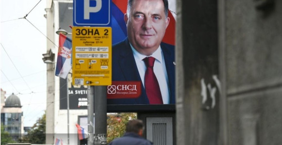 Glumi glavnog Baju: Dodik uložio silni novac za plakate u centru Beograda