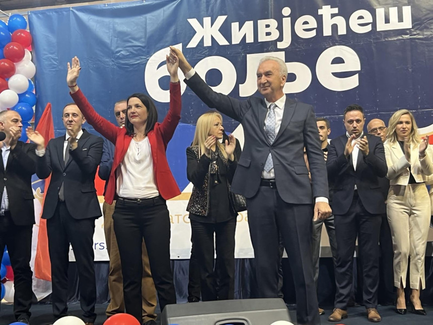 Veličanstven doček Jelene i Mirka u Gacku (VIDEO)