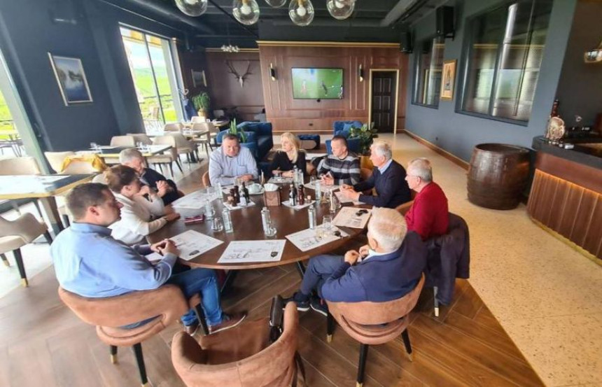 Sve laži i obmane režima u predizbornim kampanjama