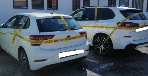 4 особе ухапшене, одузети аутомобили, новац и оружје