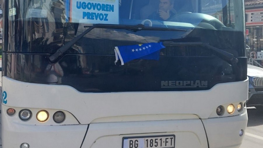 Пећ: Албанци напали аутобус са Србима