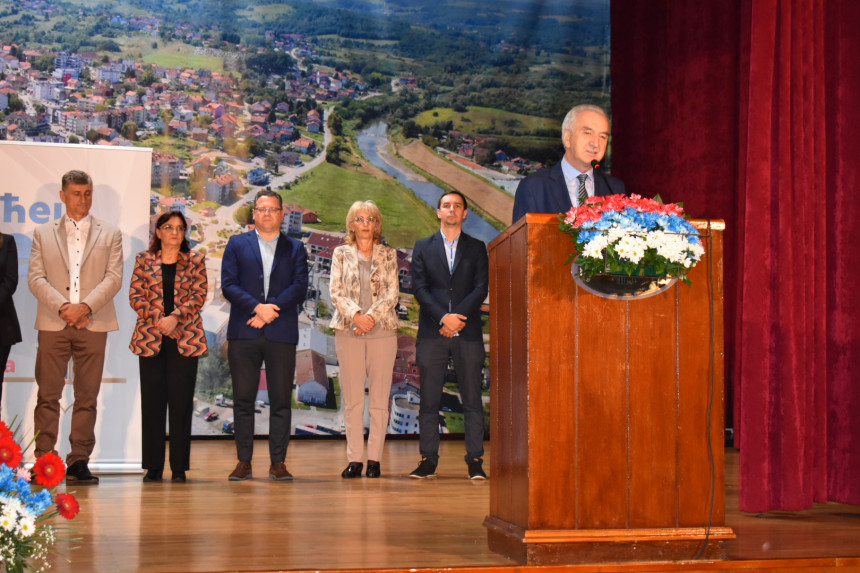 Mi ćemo prekinuti politiku sukoba i svađanja sa svima