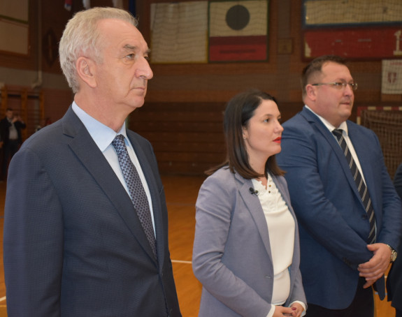 Основни задатак је ријешити питање Рафинерије Брод
