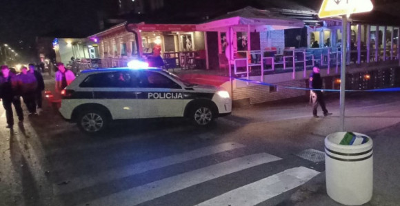 Četvoro ranjeno u Kaknju, potraga za napadačem