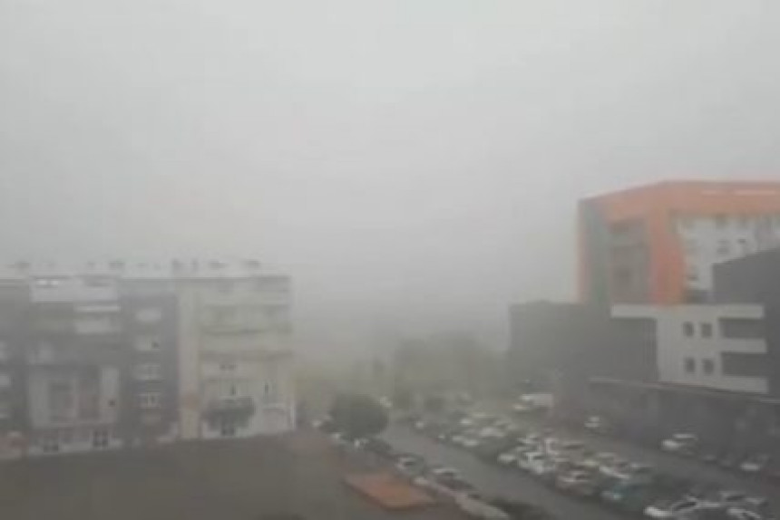 Незапамћена олуја погодила поједине дијелове Србије
