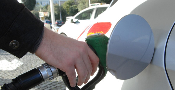 Dok u svijetu strmoglavo padaju cijene nafte, u BiH blagi pad