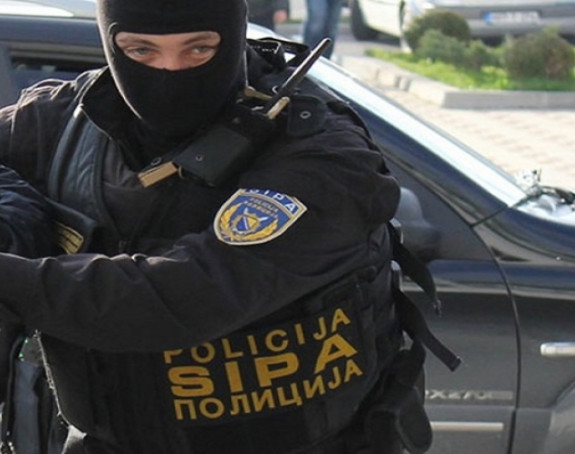 SIPA uhapsila pet osoba zbog šverca droge i oružja