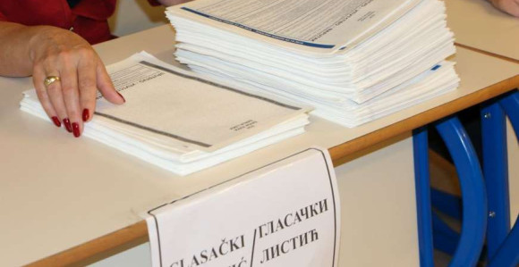 U ponoć izborna tišina: Pravo glasa ima 3,3 mil. ljudi