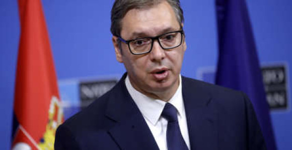 Vučić pokazao šta doručkuje u avionu (FOTO)