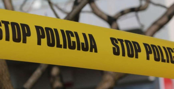 SA: Sin zapalio oca pa pobjegao, policija ga traži