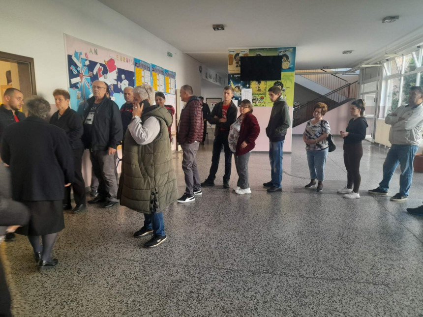 Velika izlaznost u Republici Srpskoj: Do 11h izašlo 17 odsto birača