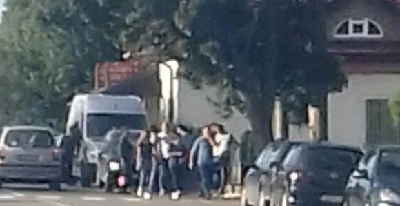 Poslanik SNSD-a Dragan Knežević iz Batkovića uhvaćen na djelu: Kupuje glasove i vadi novac iz gepeka
