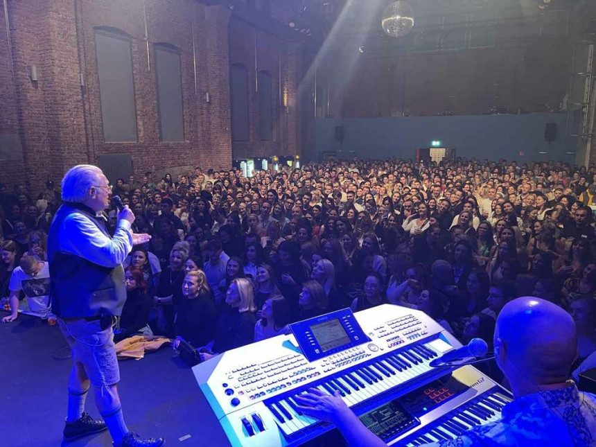 Željko Samardžić se na Oktobar festu pojavio u bavarskoj nošnji!