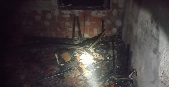 Jedan vatrogasac lakše povrijeđen u požaru kuće