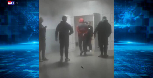 Batinaši u Doboju u izbornoj noći tokom brojanja glasova (VIDEO)