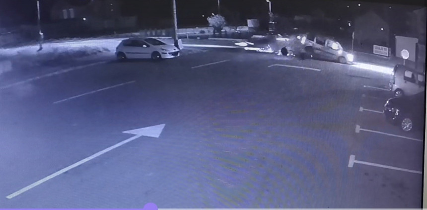 Jeziv sudar dva automobila u Kotor Varošu (VIDEO)