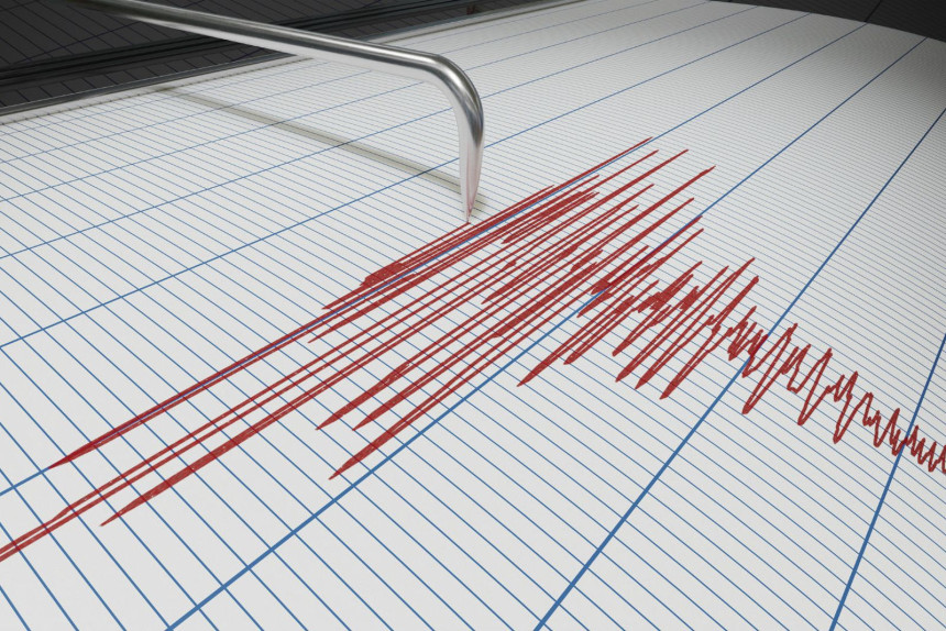 Иран погодио јак земљотрес око 580 људи повријеђено
