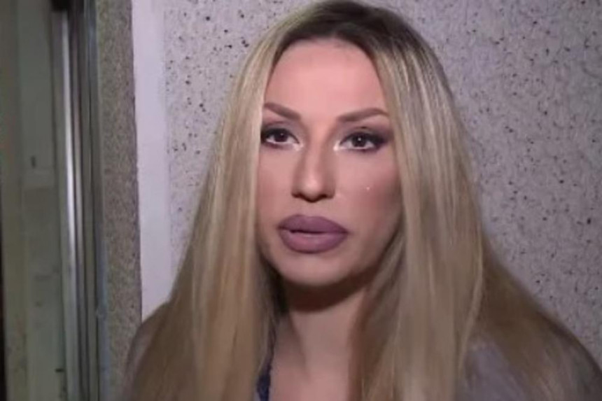 Rada Manojlović povodom tvdrnji jednog fana da su bili intimni i da ima snimak!