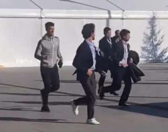 Novak džogirao sa članovima obezbjeđenja