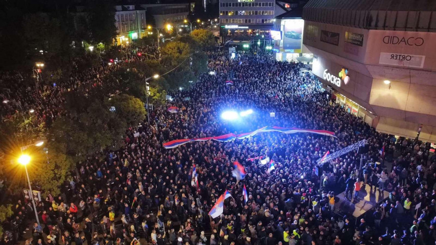 "Mile, lopove", "Mile odlazi"... odzvanjalo Banjalukom! (VIDEO)