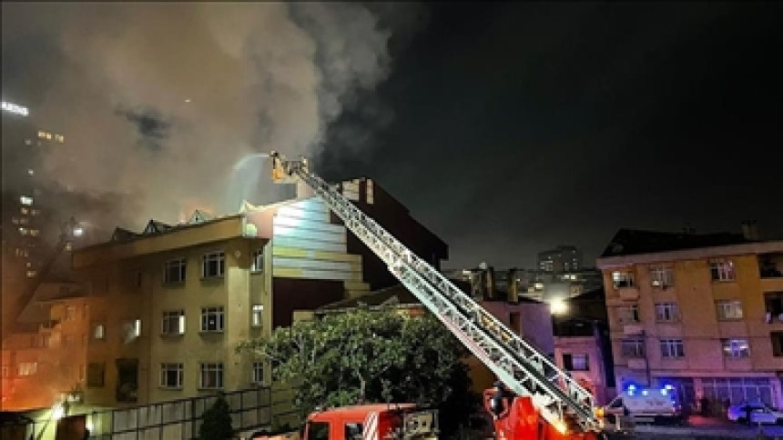 Турска: Зграда у пламену, погинуле три особе ВИДЕО