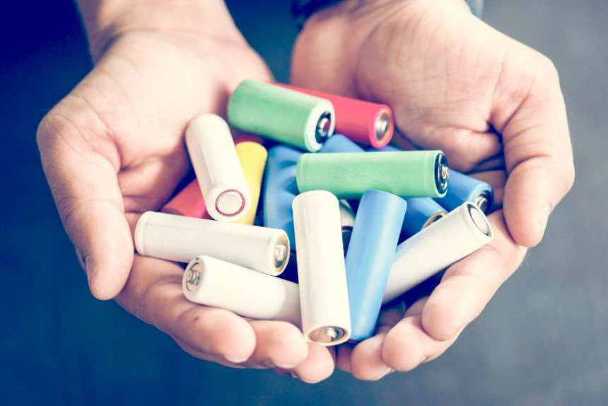 Lekari iz Dablina ženi izvadili 55 baterija iz stomaka