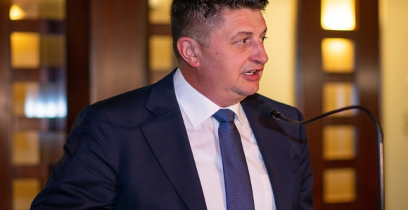 Radović odgovorio Željki: Neka cijeli svijet vidi krađu!