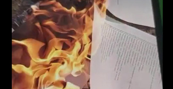 Istraga policije protiv NN lica koji su spaljivali listiće