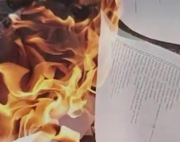 Istraga policije protiv NN lica koji su spaljivali listiće