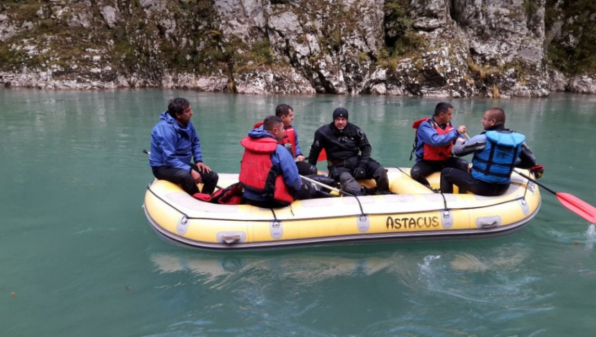 U potrazi za dječakom u Tari učestvuje 20 čamaca