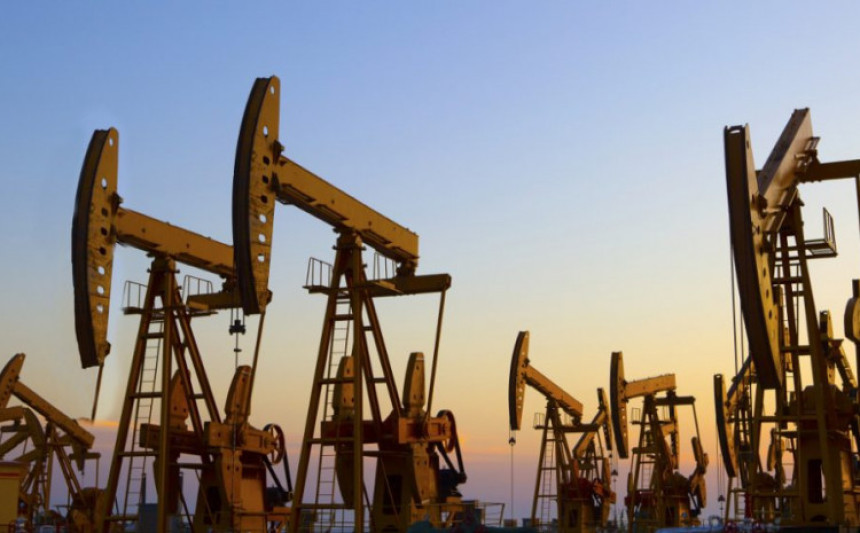 Nafta pojeftinila: Cijena pala zbog snažnog dolara