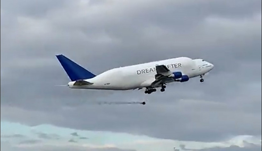 Драма на небу: Авиону отпао точак током полијетања