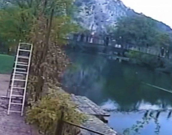 UZNEMIRUJUĆE: Objavljen trenutak pada visećeg mosta