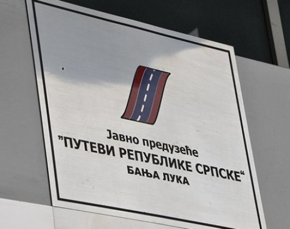 Izvlačenje novca iz javnih institucija ustaljena praksa