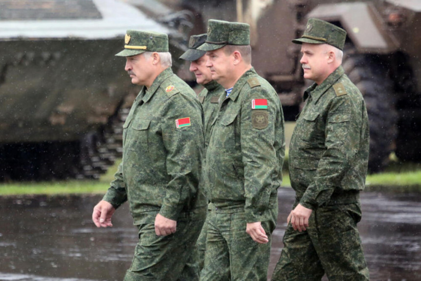 U Bjelorusiju iz Rusije stiže 170 tenkova, topovi...