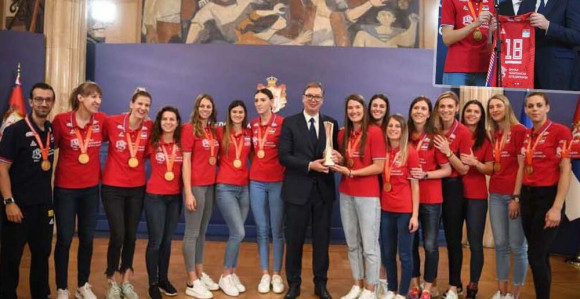 Vučić ugostio odbojkašice u Predsjedništvu