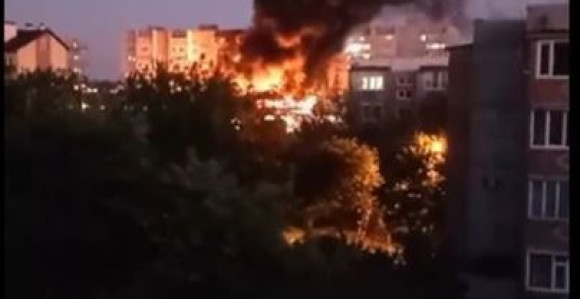 Jaka eksplozija u Rusiji: Vojni avion pao na zgradu