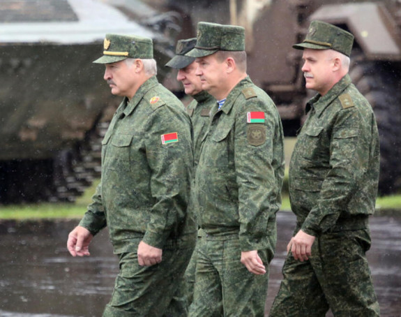 U Bjelorusiju iz Rusije stiže 170 tenkova, topovi...