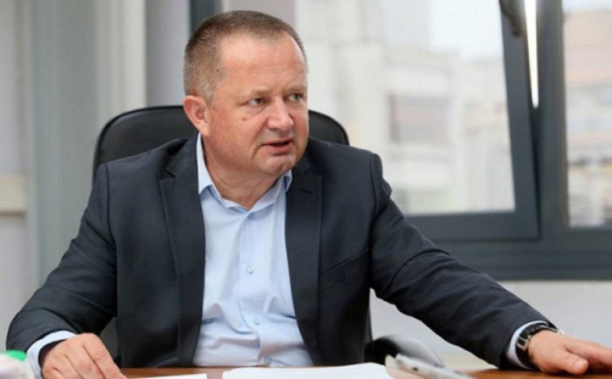 Prihodi rekordni, novca ima a entiteti se zadužuju