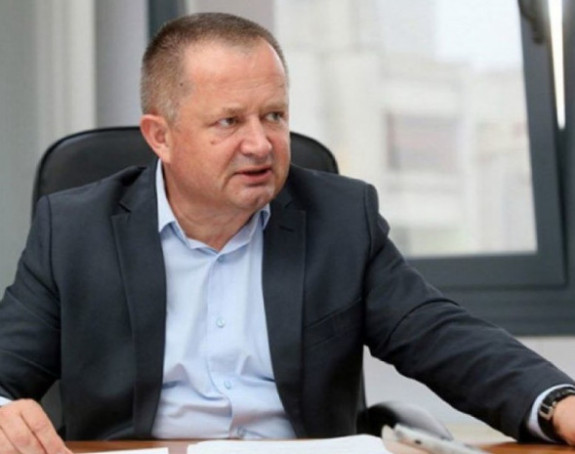 Prihodi rekordni, novca ima a entiteti se zadužuju