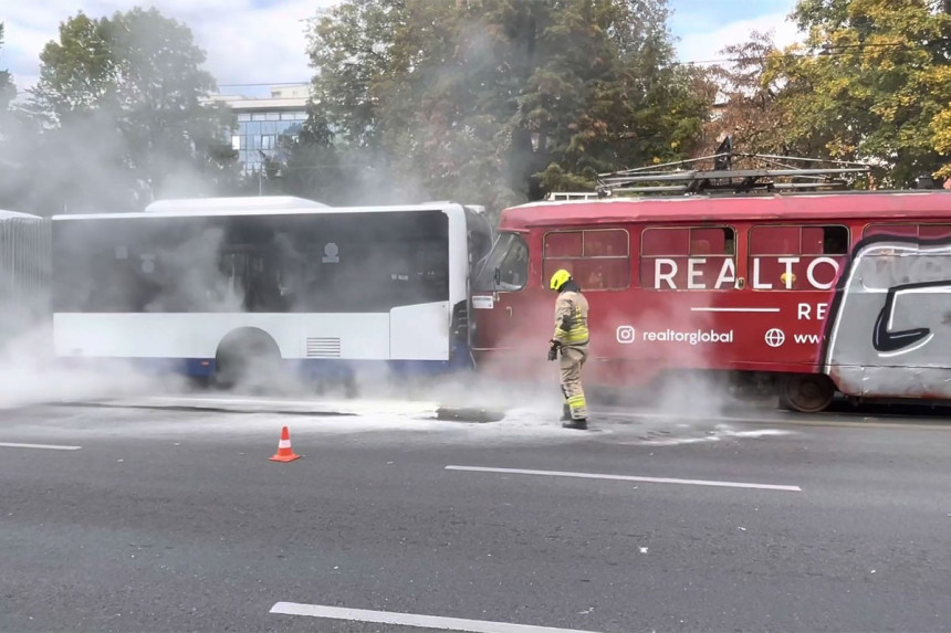 Sudar autobusa i tramvaja, četiri osobe povrijeđene