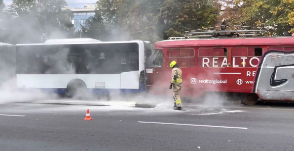 Sudar autobusa i tramvaja, četiri osobe povrijeđene