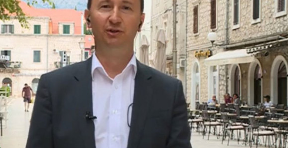Запослени овластили градоначелника да им смањује плату