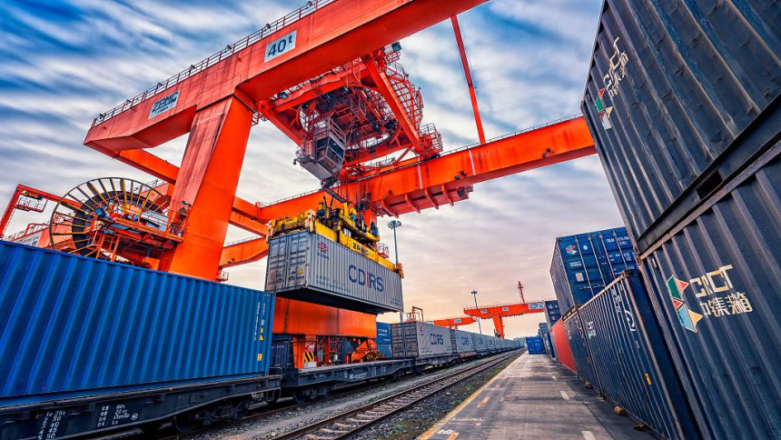 Kina koja ide putem mirnog razvoja pruža prilike za svet