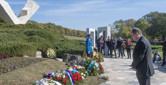 Šmit odao počast nacističkim žrtvama u Kragujevcu