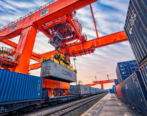 Kina koja ide putem mirnog razvoja pruža prilike za svet