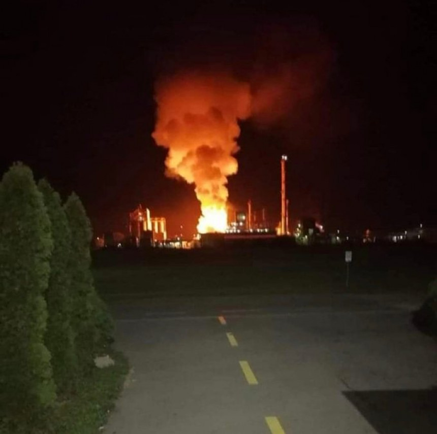 Eksplozija u "Hipolu": Veliki požar lokalizovan