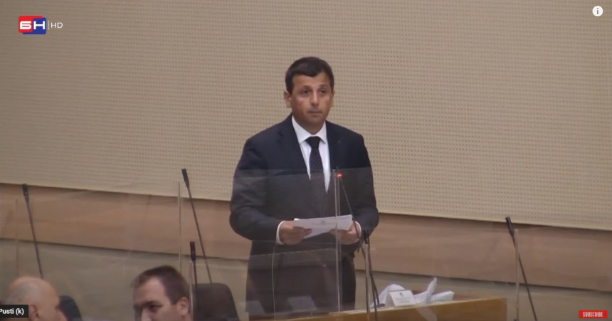 Vukanović imitirao Kusturicu, pa mu oduzeli riječ (VIDEO)