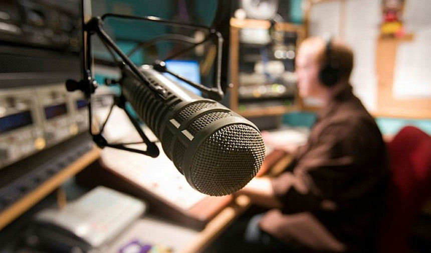 Radio voditelj preminuo usred emisije!