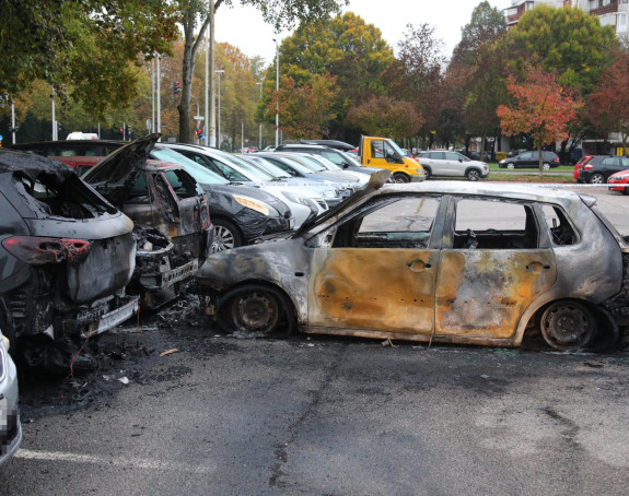 Veliki požar u Zagrebu, gorjelo osam automobila